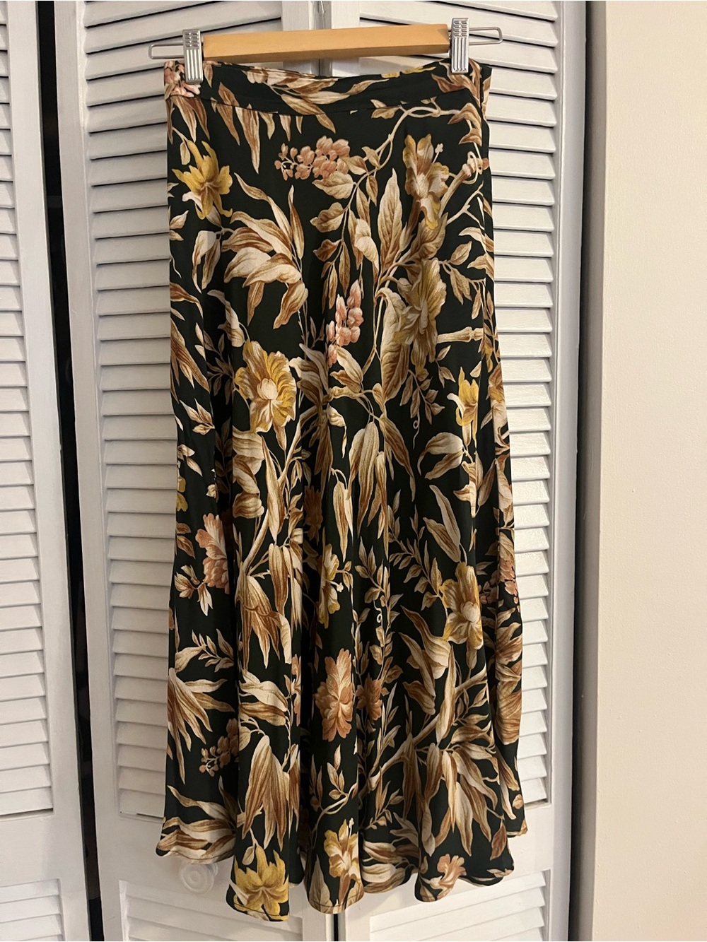 H&M Dark Green/Tan/Cream Floral A-Line Maxi Skirt - Size 2